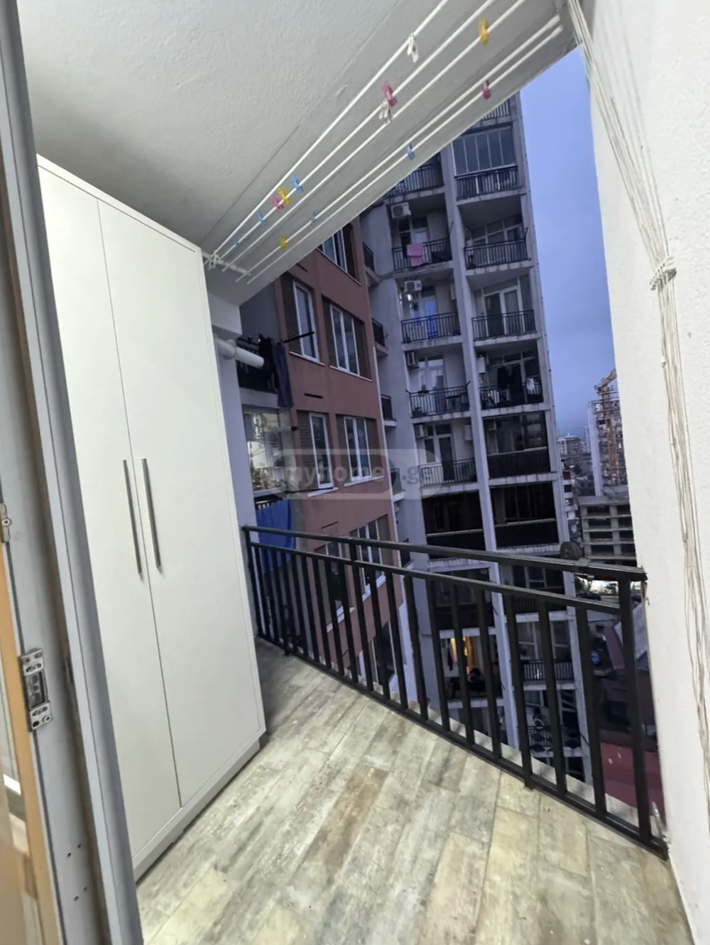 იყიდება 3 ოთახიანი ბინა ბათუმში